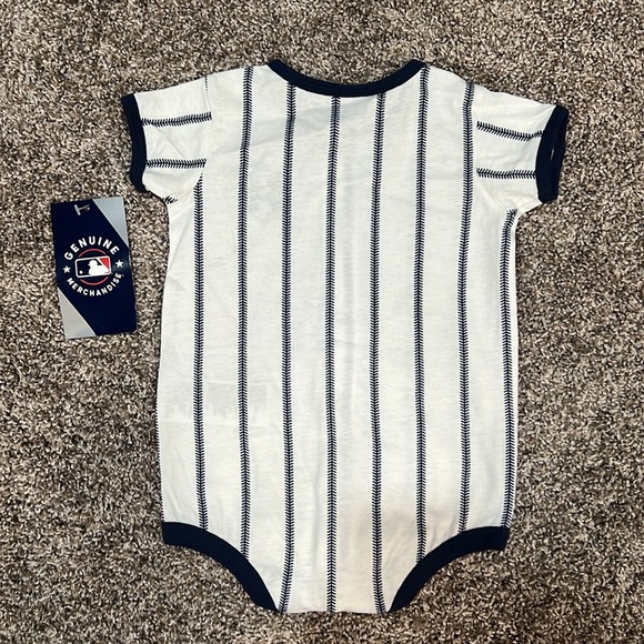 Gift Ready NWT 🔥⚾️🐅 Detroit Tigers Pinstripe Onesie - Picture 4 of 4